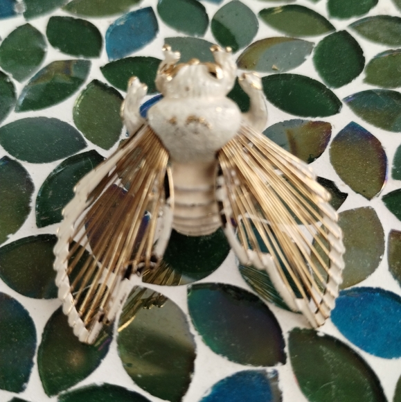 Vintage Monet Bumble Bee/Insect Brooch - Picture 14 of 15